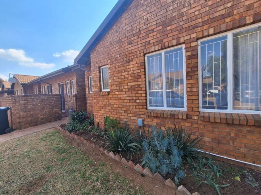 3 Bedroom Property for Sale in Birchleigh North Gauteng