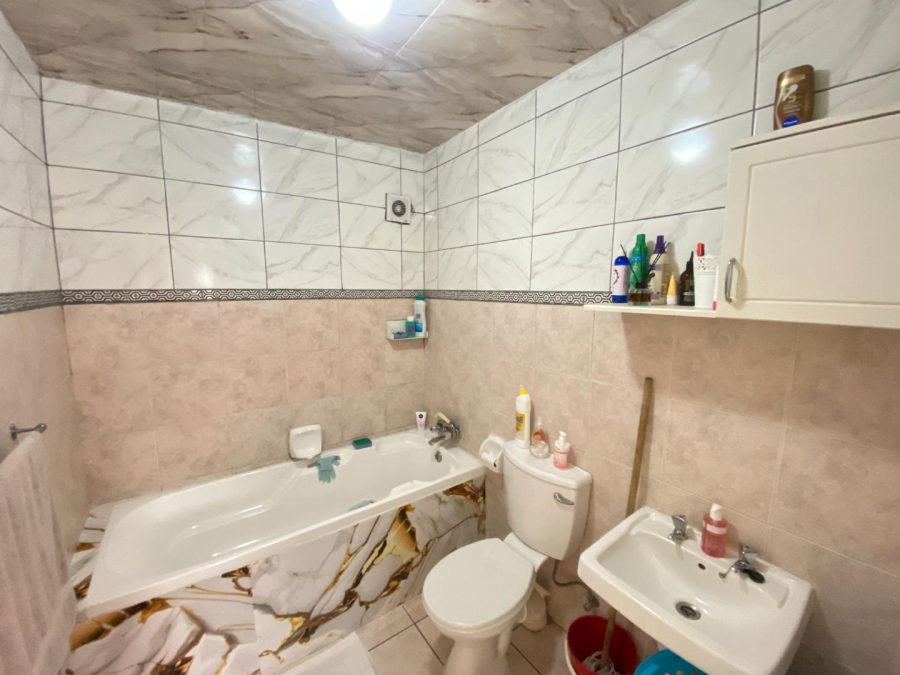 2 Bedroom Property for Sale in Ridgeway Gauteng