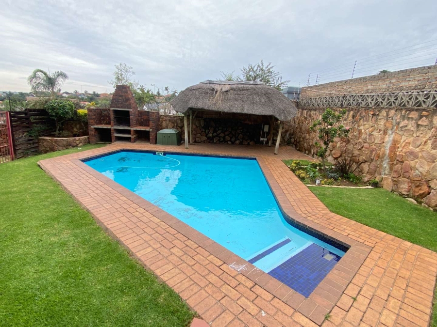 2 Bedroom Property for Sale in Ridgeway Gauteng