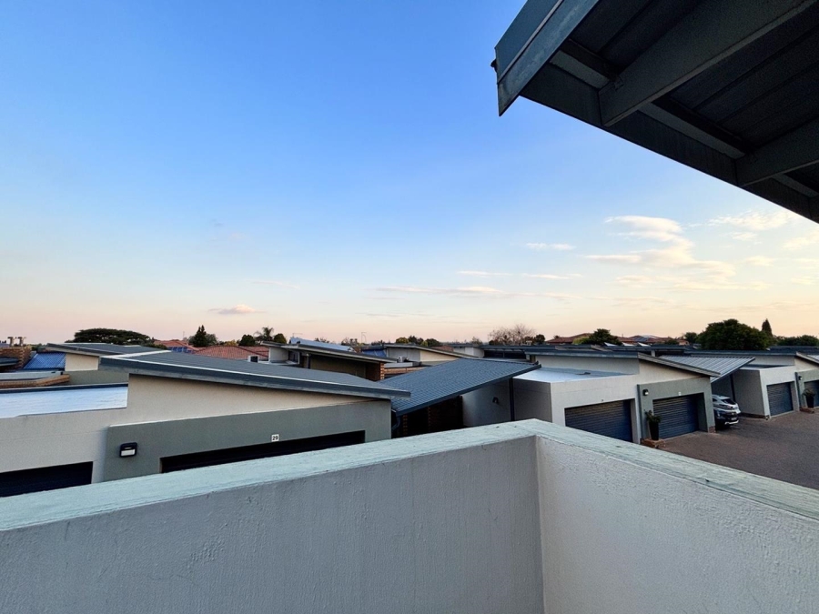 2 Bedroom Property for Sale in Farrarmere Gauteng
