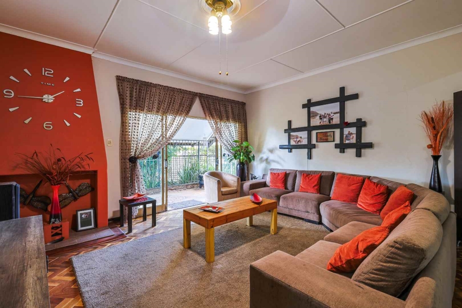 5 Bedroom Property for Sale in Waterkloof Ridge Gauteng