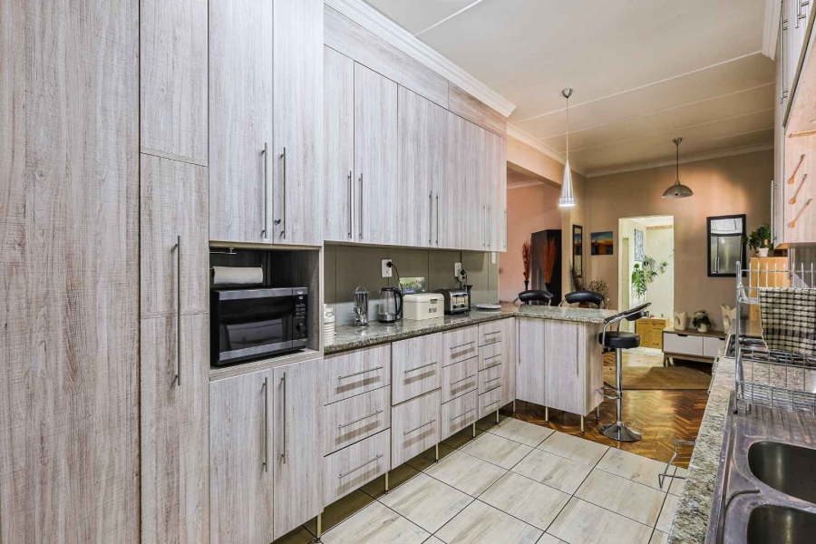 5 Bedroom Property for Sale in Waterkloof Ridge Gauteng