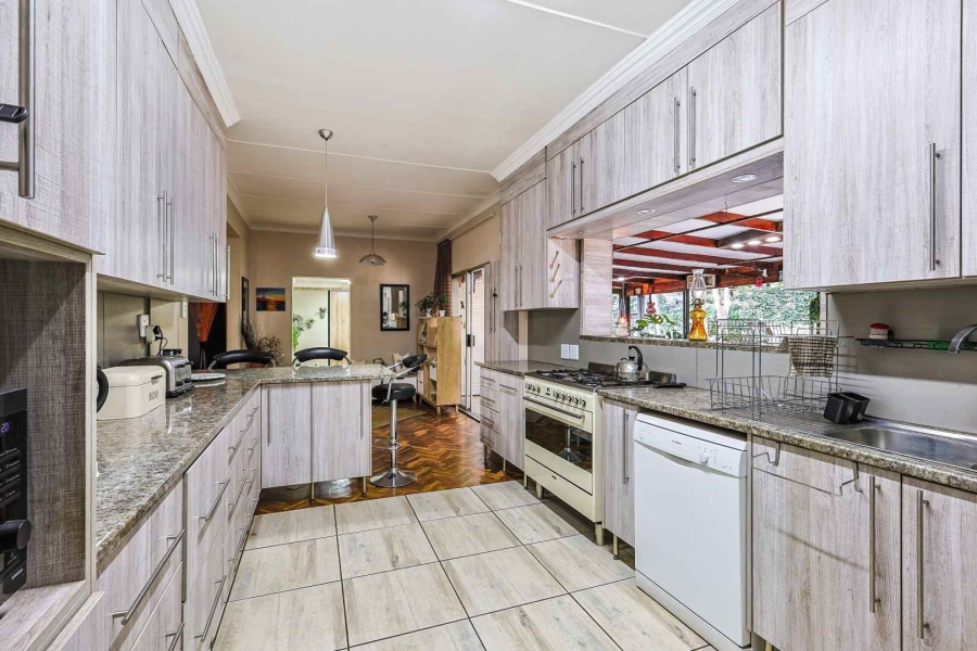 5 Bedroom Property for Sale in Waterkloof Ridge Gauteng