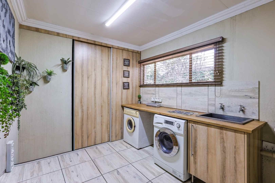 5 Bedroom Property for Sale in Waterkloof Ridge Gauteng