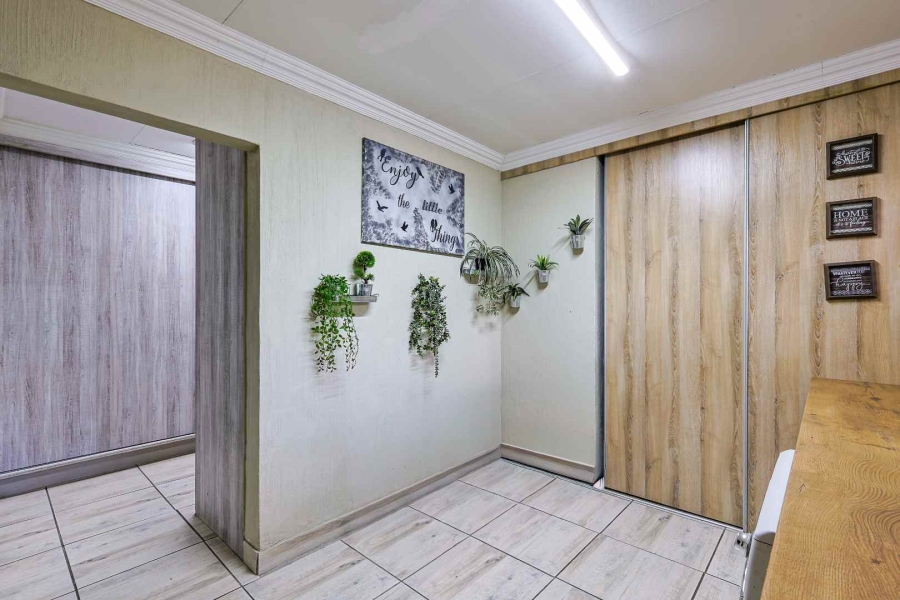 5 Bedroom Property for Sale in Waterkloof Ridge Gauteng