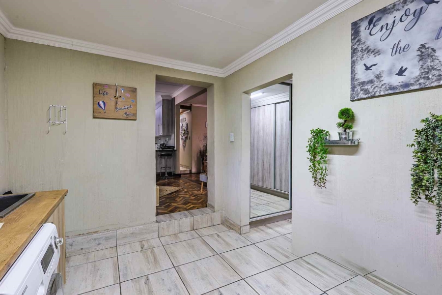 5 Bedroom Property for Sale in Waterkloof Ridge Gauteng