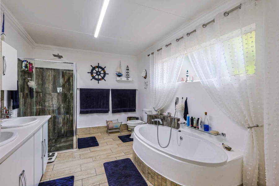 5 Bedroom Property for Sale in Waterkloof Ridge Gauteng