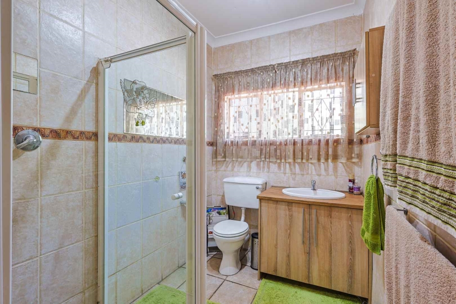 5 Bedroom Property for Sale in Waterkloof Ridge Gauteng
