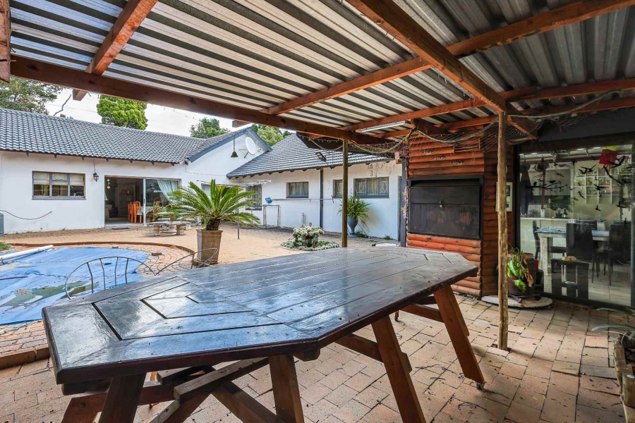 5 Bedroom Property for Sale in Waterkloof Ridge Gauteng