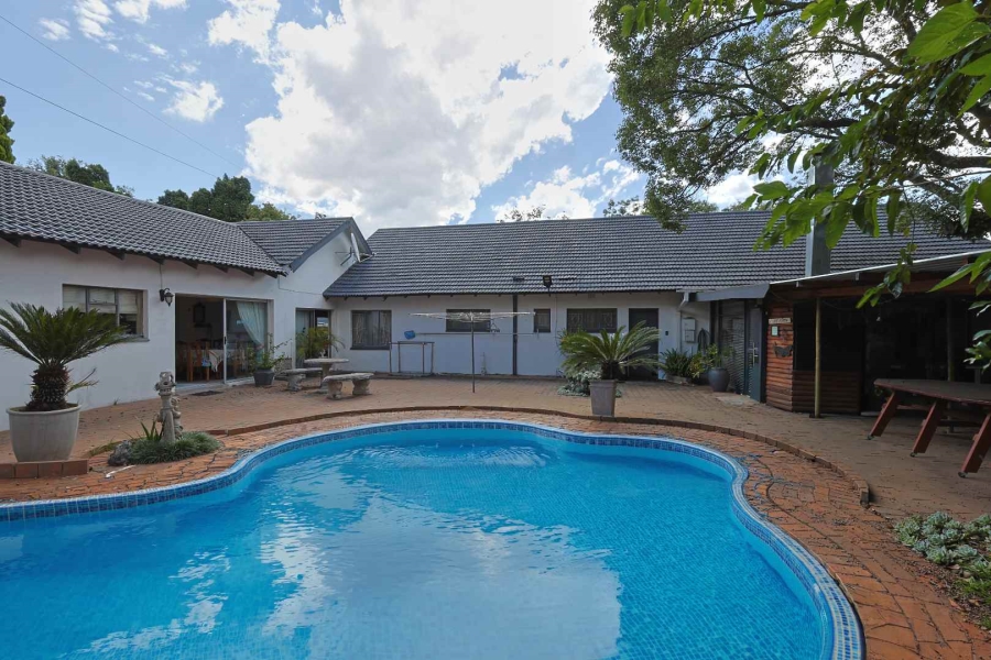 5 Bedroom Property for Sale in Waterkloof Ridge Gauteng