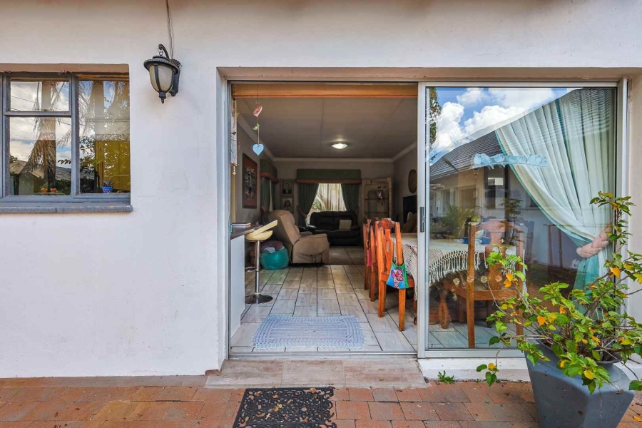 5 Bedroom Property for Sale in Waterkloof Ridge Gauteng