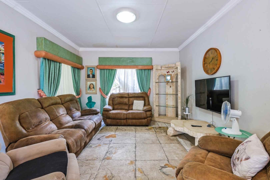 5 Bedroom Property for Sale in Waterkloof Ridge Gauteng