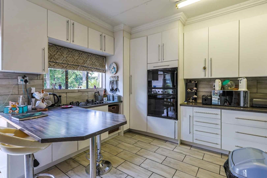 5 Bedroom Property for Sale in Waterkloof Ridge Gauteng