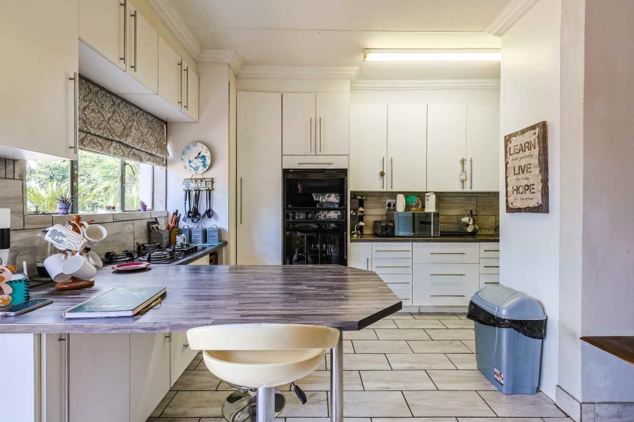 5 Bedroom Property for Sale in Waterkloof Ridge Gauteng