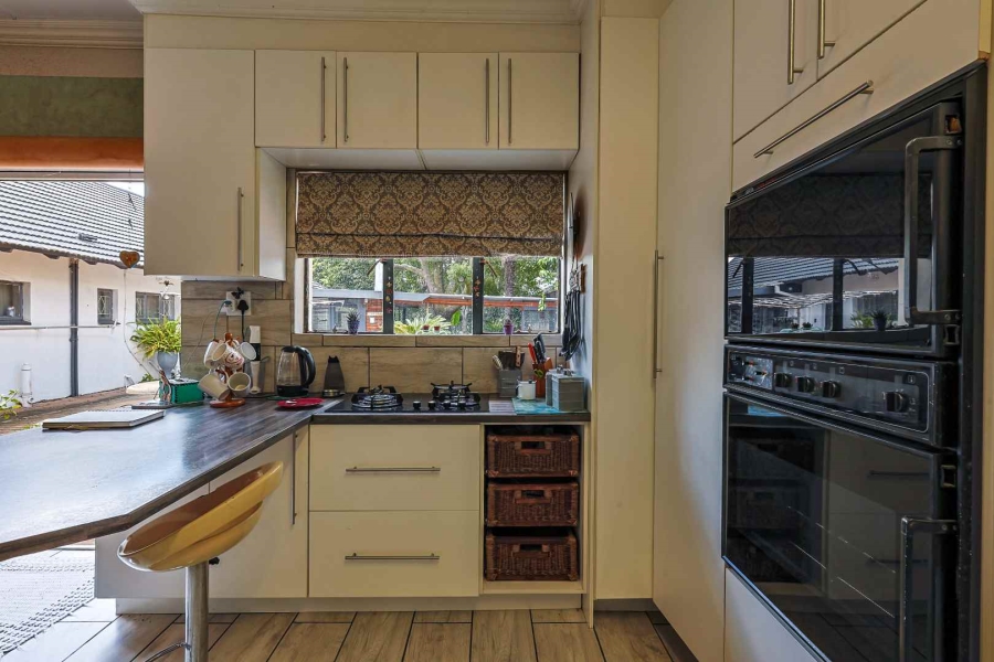 5 Bedroom Property for Sale in Waterkloof Ridge Gauteng