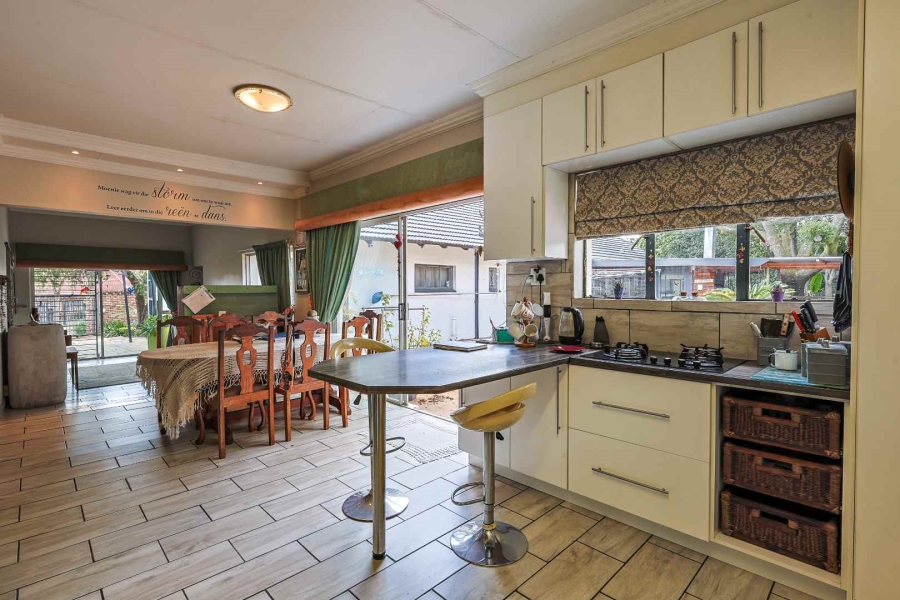 5 Bedroom Property for Sale in Waterkloof Ridge Gauteng