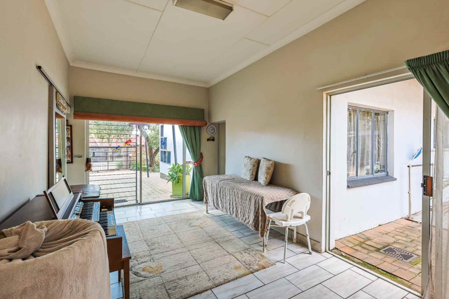 5 Bedroom Property for Sale in Waterkloof Ridge Gauteng