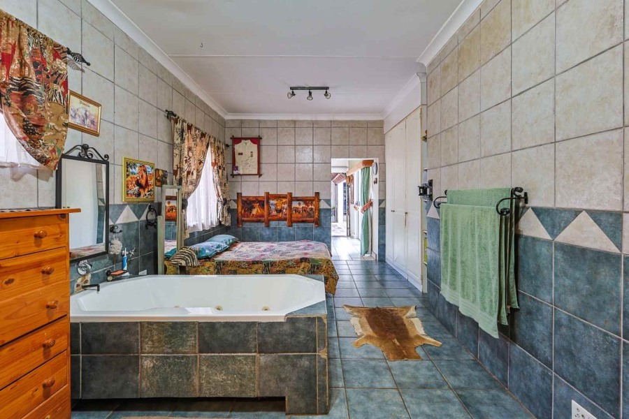 5 Bedroom Property for Sale in Waterkloof Ridge Gauteng