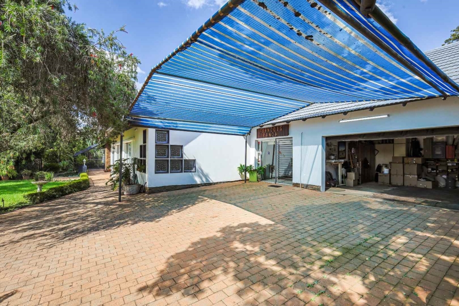 5 Bedroom Property for Sale in Waterkloof Ridge Gauteng