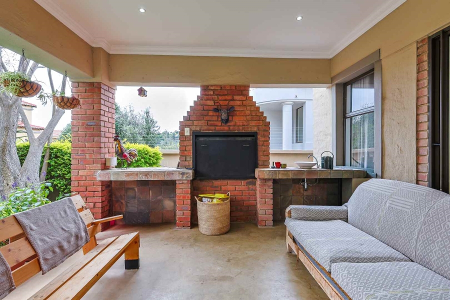 4 Bedroom Property for Sale in Waterkloof Ridge Gauteng