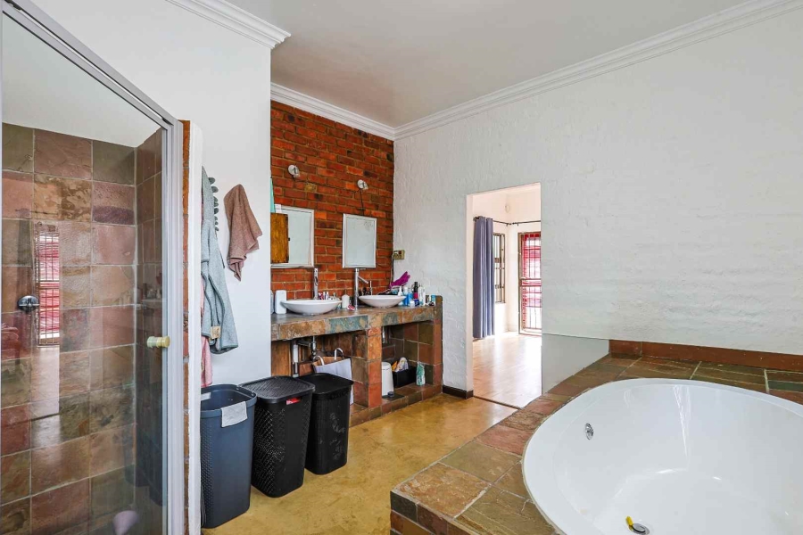 4 Bedroom Property for Sale in Waterkloof Ridge Gauteng