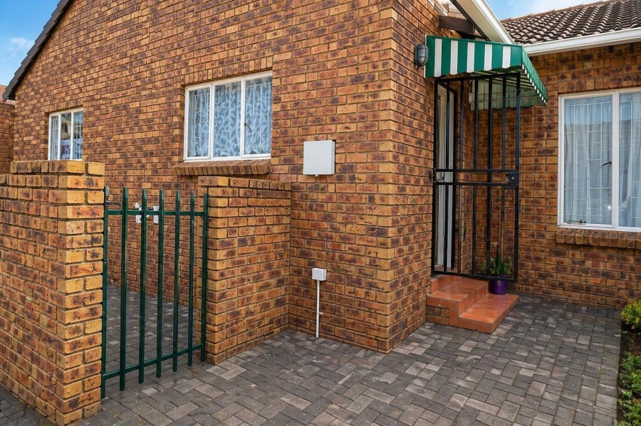 2 Bedroom Property for Sale in Allens Nek Gauteng