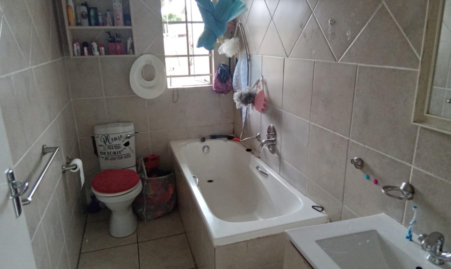 2 Bedroom Property for Sale in Radiokop Gauteng