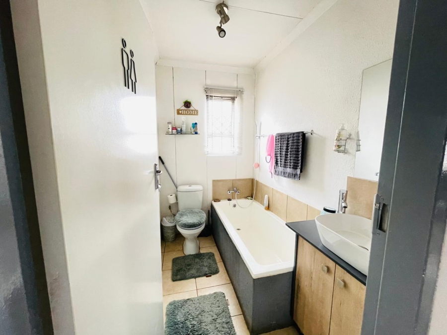 3 Bedroom Property for Sale in Protea Glen Gauteng