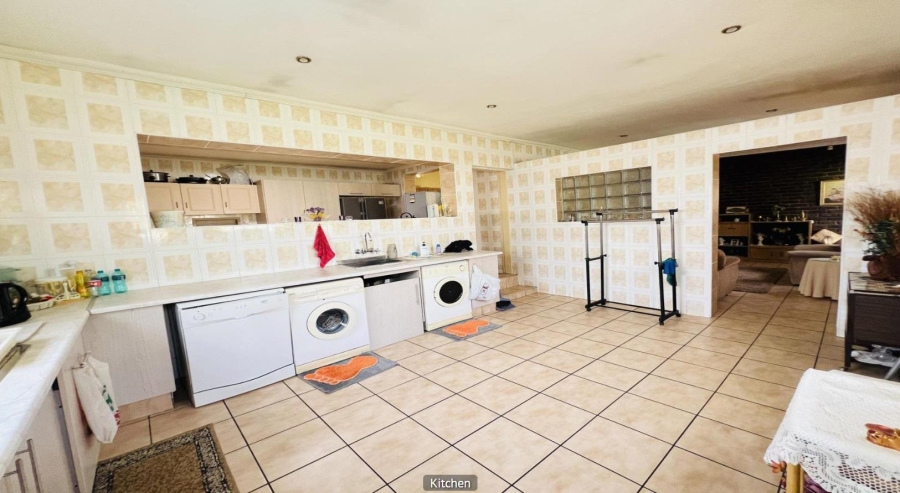 3 Bedroom Property for Sale in Brackendowns Gauteng