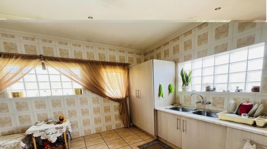 3 Bedroom Property for Sale in Brackendowns Gauteng