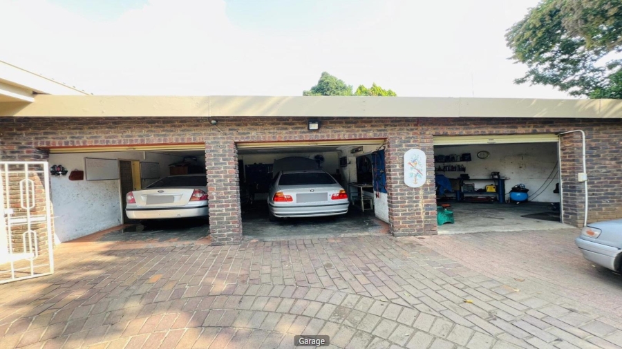 3 Bedroom Property for Sale in Brackendowns Gauteng