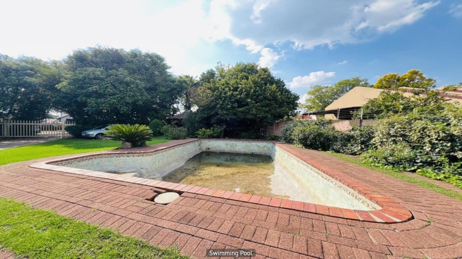 3 Bedroom Property for Sale in Brackendowns Gauteng
