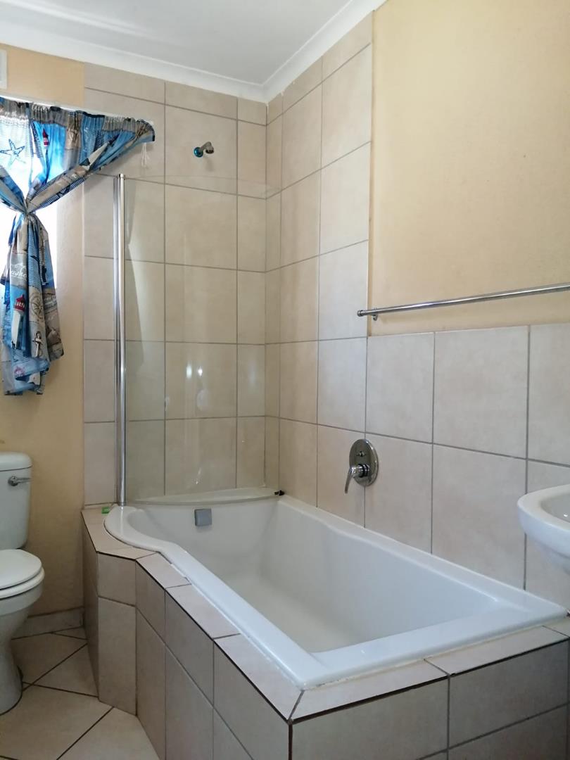To Let 3 Bedroom Property for Rent in Rosslyn Gauteng