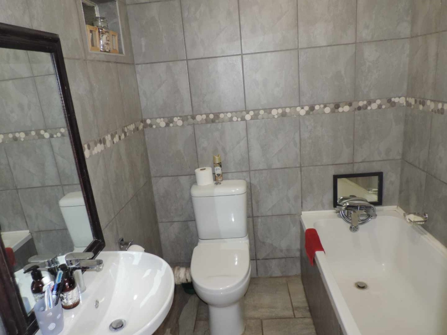 2 Bedroom Property for Sale in Raceview Gauteng