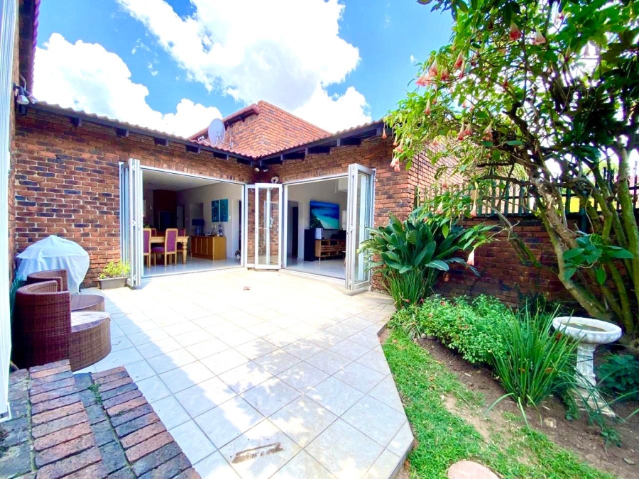 4 Bedroom Property for Sale in Gallo Manor Gauteng
