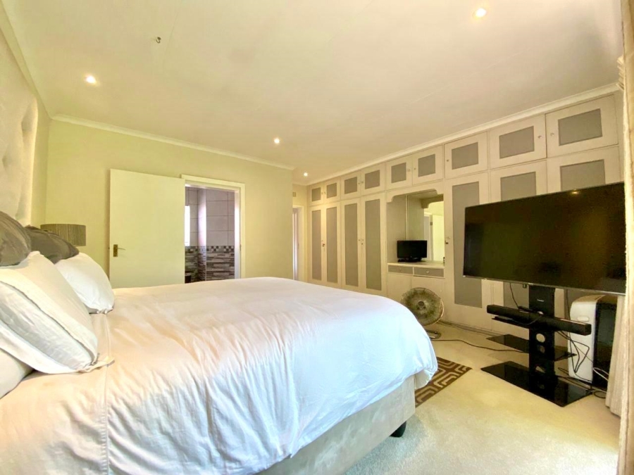 4 Bedroom Property for Sale in Gallo Manor Gauteng