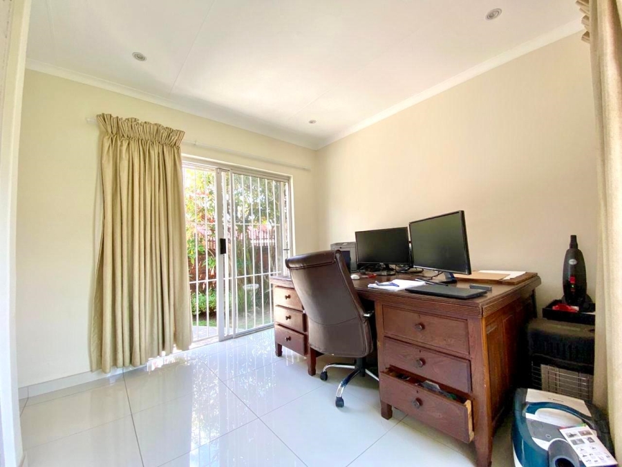 4 Bedroom Property for Sale in Gallo Manor Gauteng