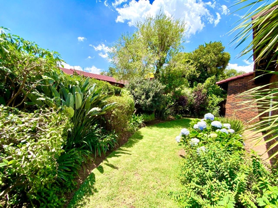 4 Bedroom Property for Sale in Gallo Manor Gauteng