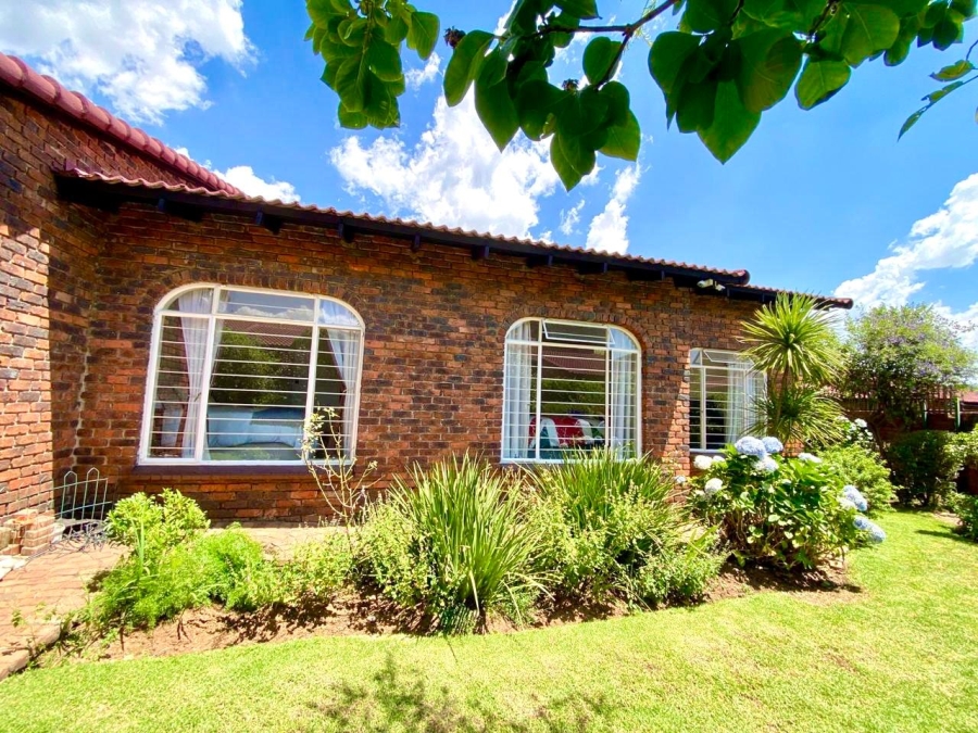 4 Bedroom Property for Sale in Gallo Manor Gauteng