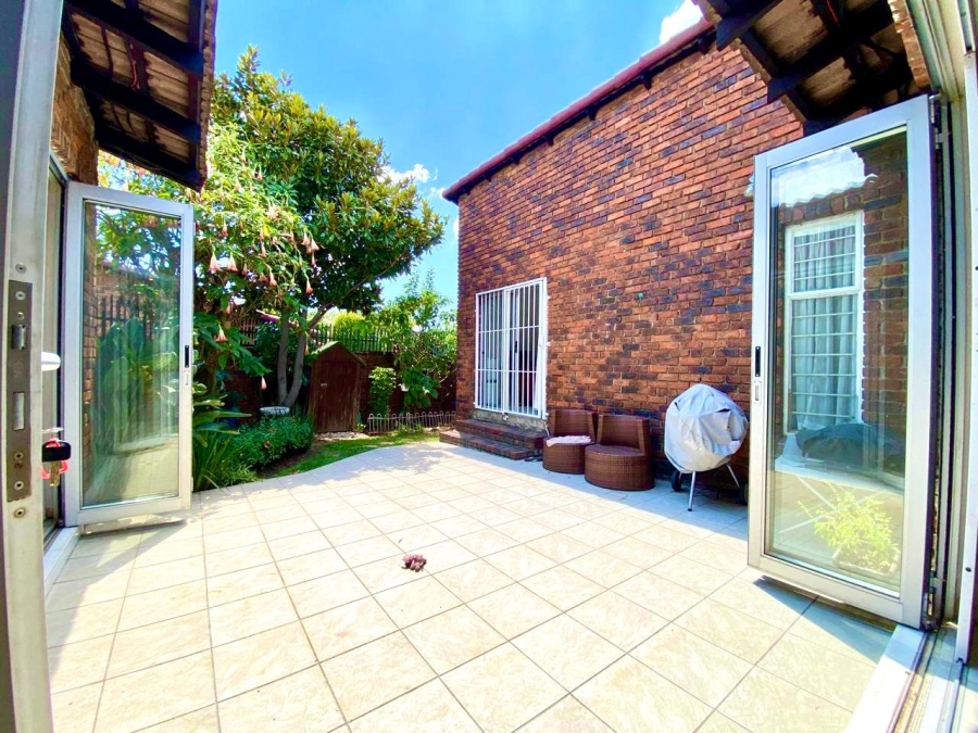 4 Bedroom Property for Sale in Gallo Manor Gauteng