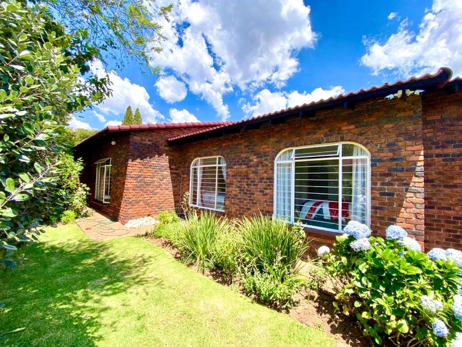 4 Bedroom Property for Sale in Gallo Manor Gauteng
