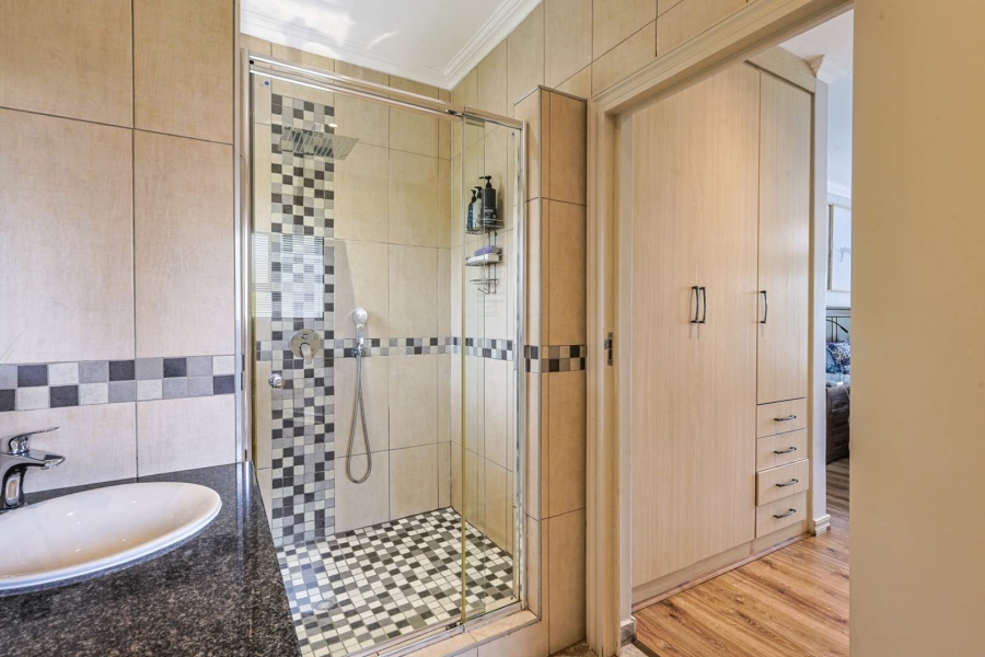 5 Bedroom Property for Sale in The Ridge Gauteng