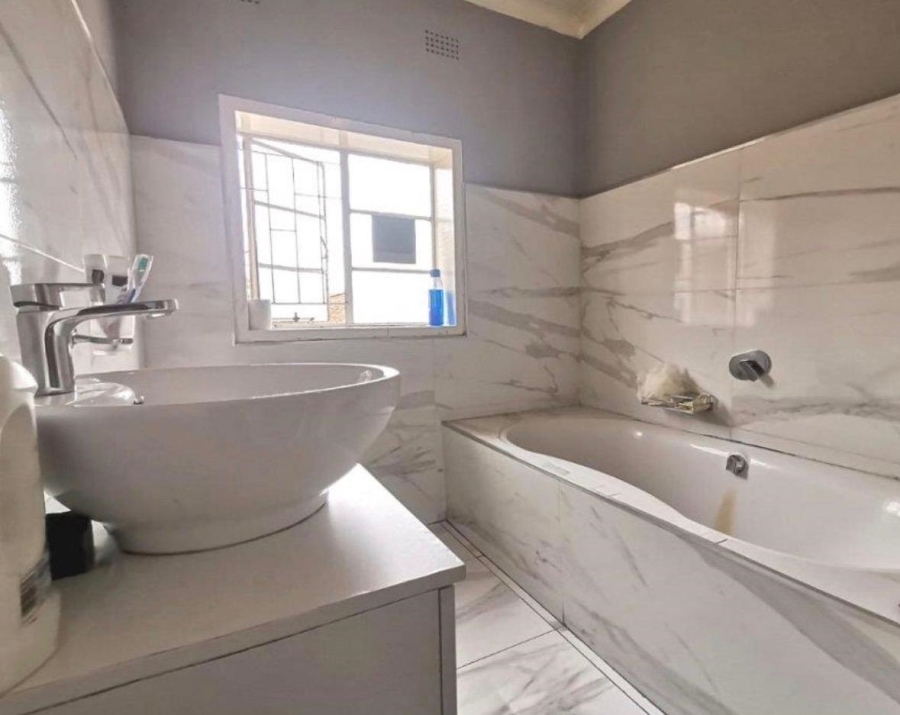 To Let 2 Bedroom Property for Rent in Roseacres Gauteng