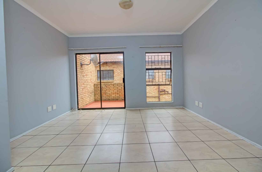 2 Bedroom Property for Sale in Wilgeheuwel Gauteng