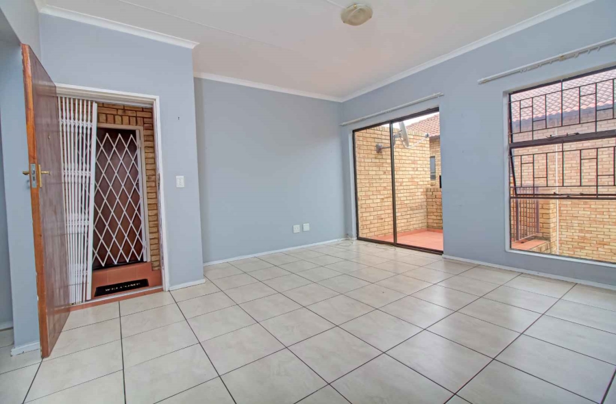 2 Bedroom Property for Sale in Wilgeheuwel Gauteng