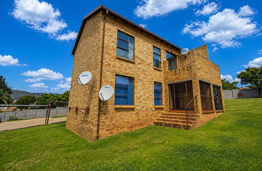 2 Bedroom Property for Sale in Wilgeheuwel Gauteng