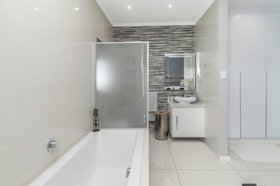 3 Bedroom Property for Sale in Bryanston Gauteng