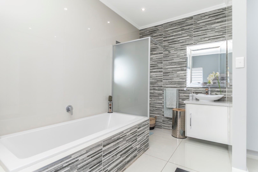 3 Bedroom Property for Sale in Bryanston Gauteng