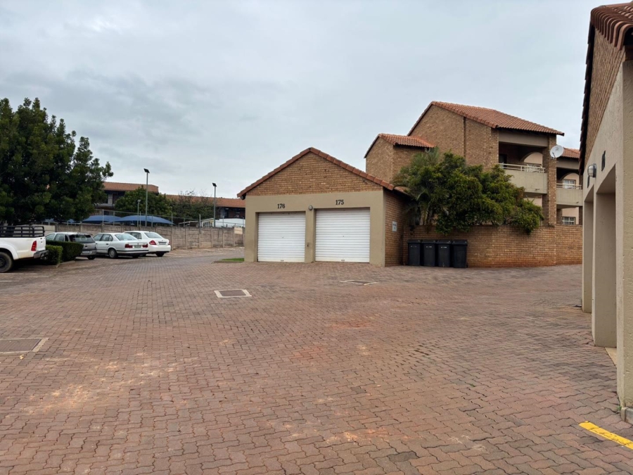 To Let 2 Bedroom Property for Rent in Faerie Glen Gauteng