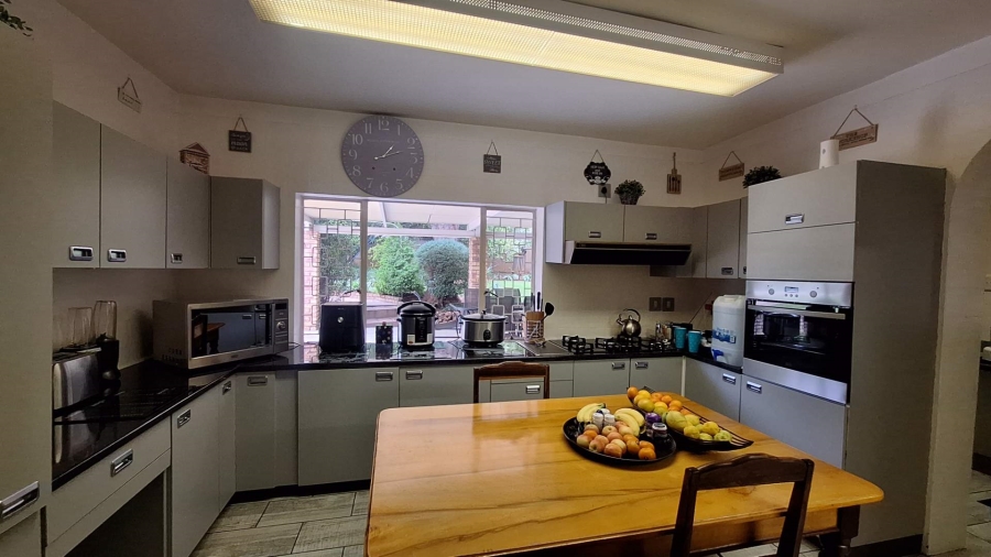 6 Bedroom Property for Sale in Florida Gauteng